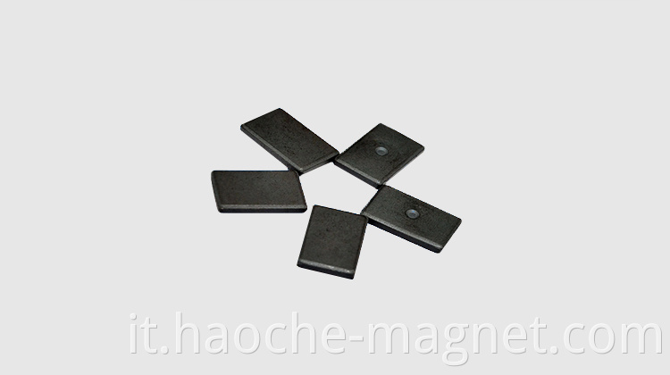 Magnete magnetizzato obliquo magneti a blocchi personalizzato di ferrite sinteriti